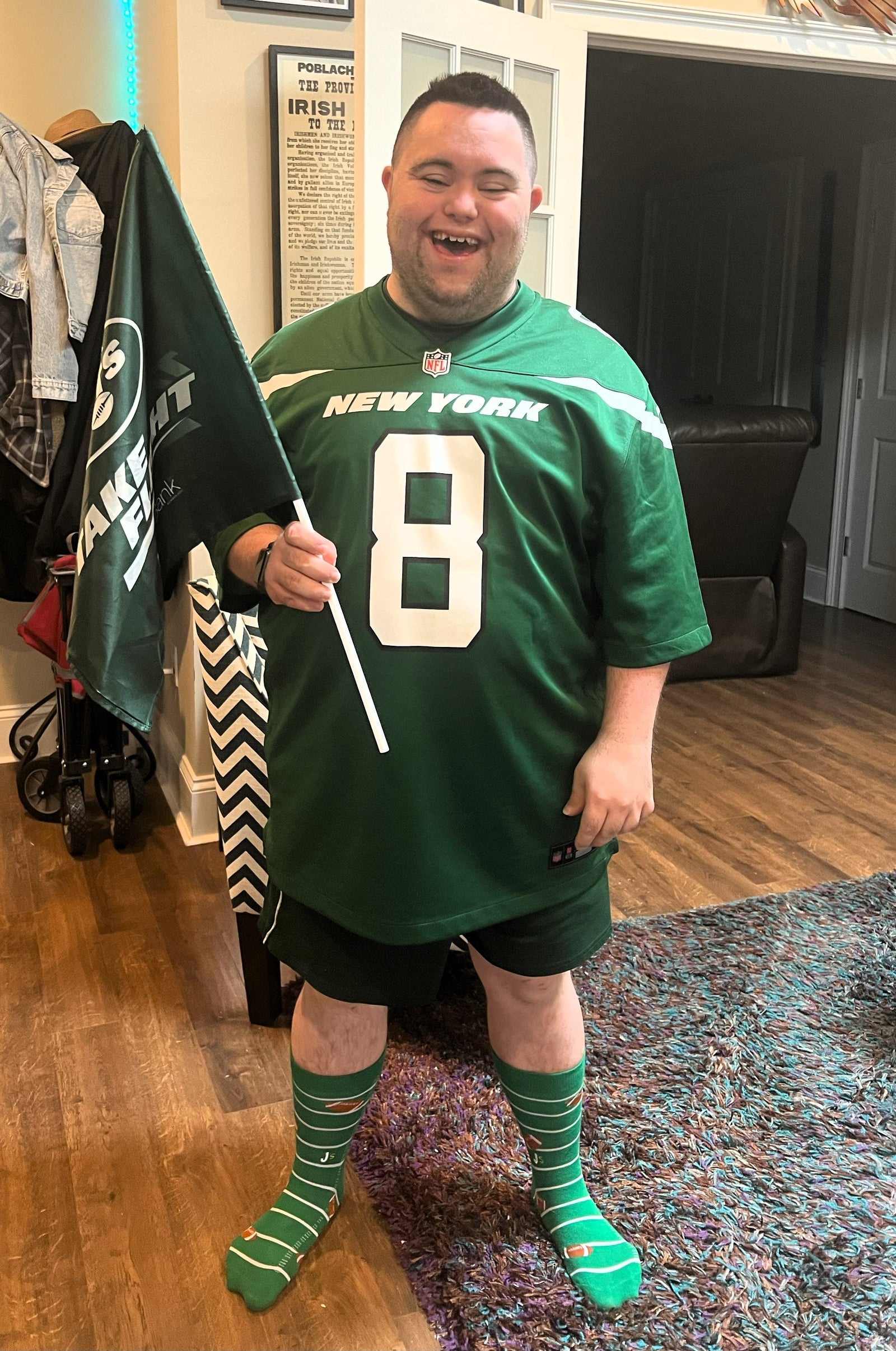 Jet Fan John Sends a Video to Aaron Rodgers in Rehab and Cheers on the NY Jets
